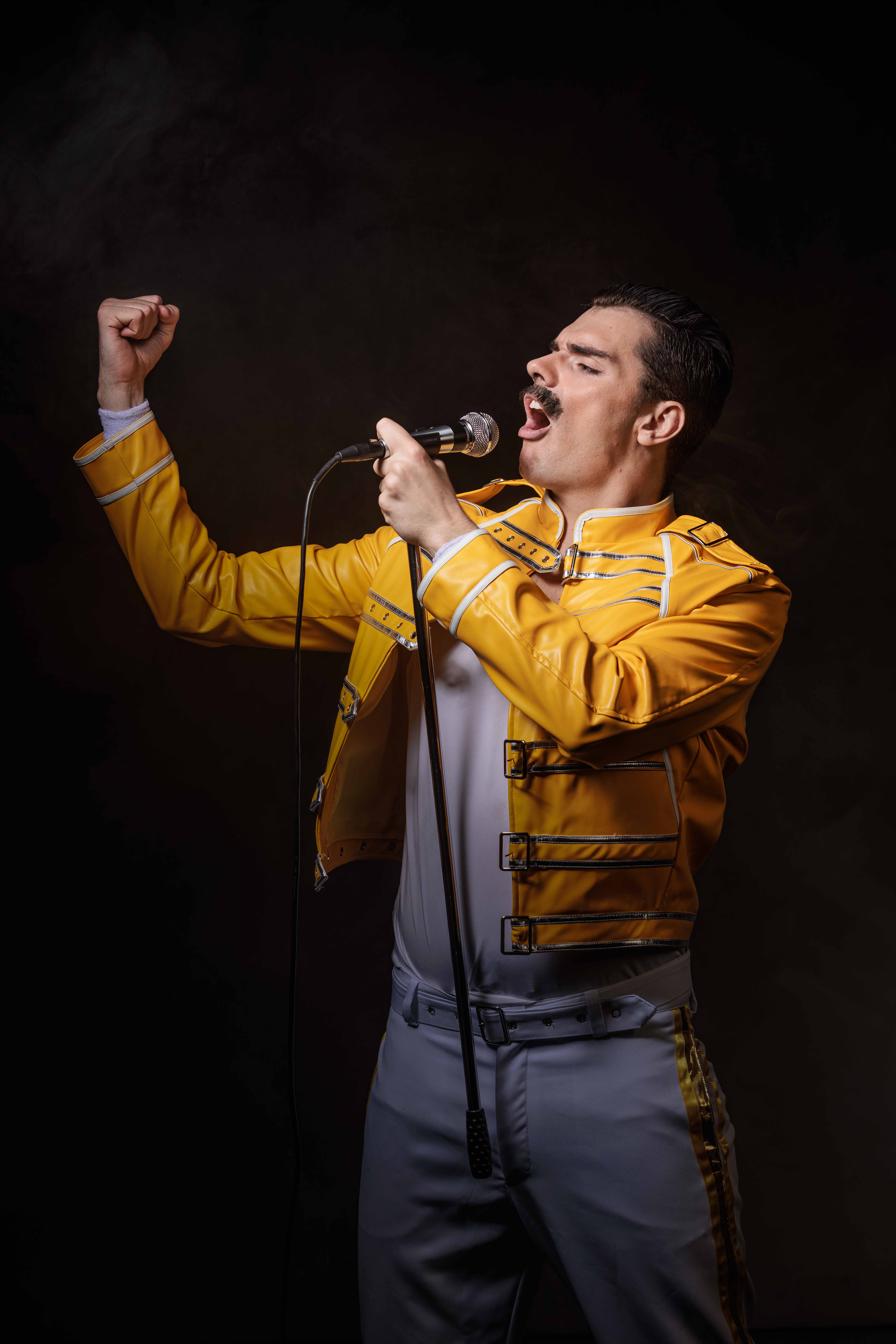 God Save The Queen - Q Revival Band