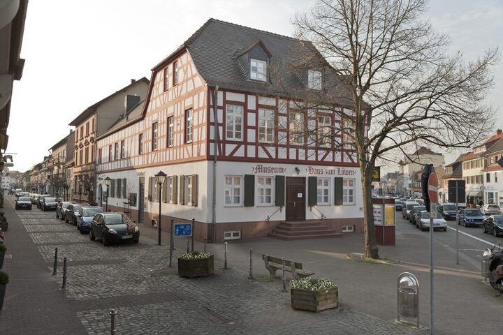 Ansicht Stadtmuseum Haus zum Löwen von außen